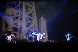 『NICO Touches the Walls TOUR 2009~2010「& Auroras」』