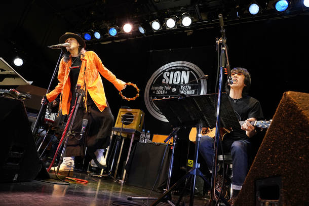 【SION ライヴレポート】
『SIONアコースティックツアー2018
~SION+Sakana Hosomi&
Kazuhiko Fujii~』
2018年12月27日 at 代官山UNIT