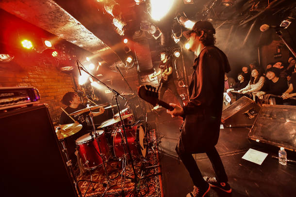 【moke(s) ライヴレポート】
『moke(s) 2nd Mini ALBUM
「GIVE MORE GEAR」発売記念
ONEMAN LIVE 「もっと武器をくれ」』2019年2月24日 at 吉祥寺PLANET K