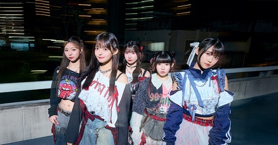 月に足跡を残した少女達は一体何を見たのか...